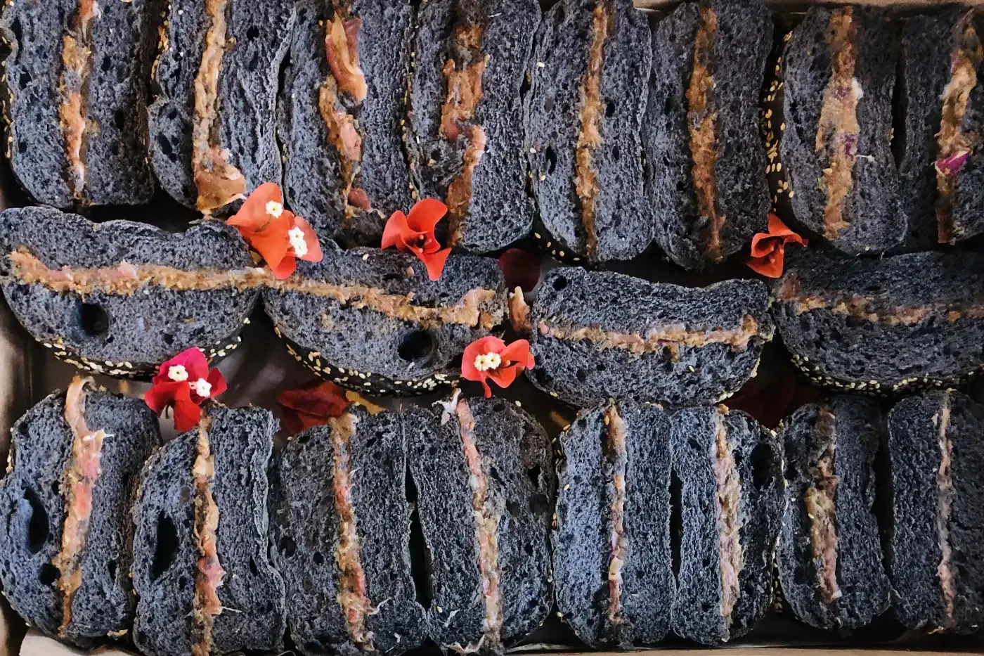 Black Bun au Caviar D'Aubergines Serrano
