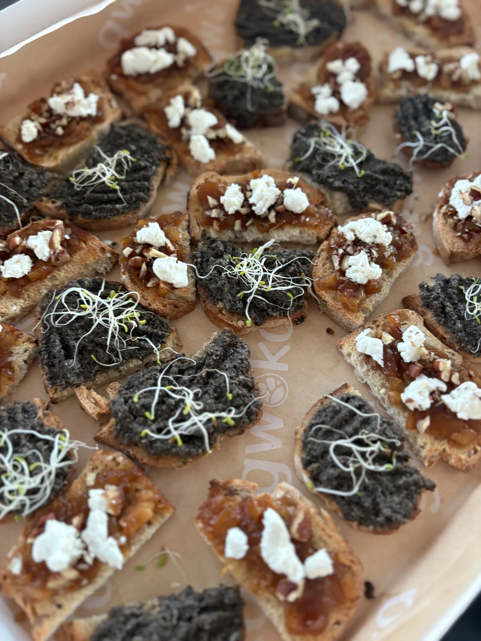 Toasts Tapenade