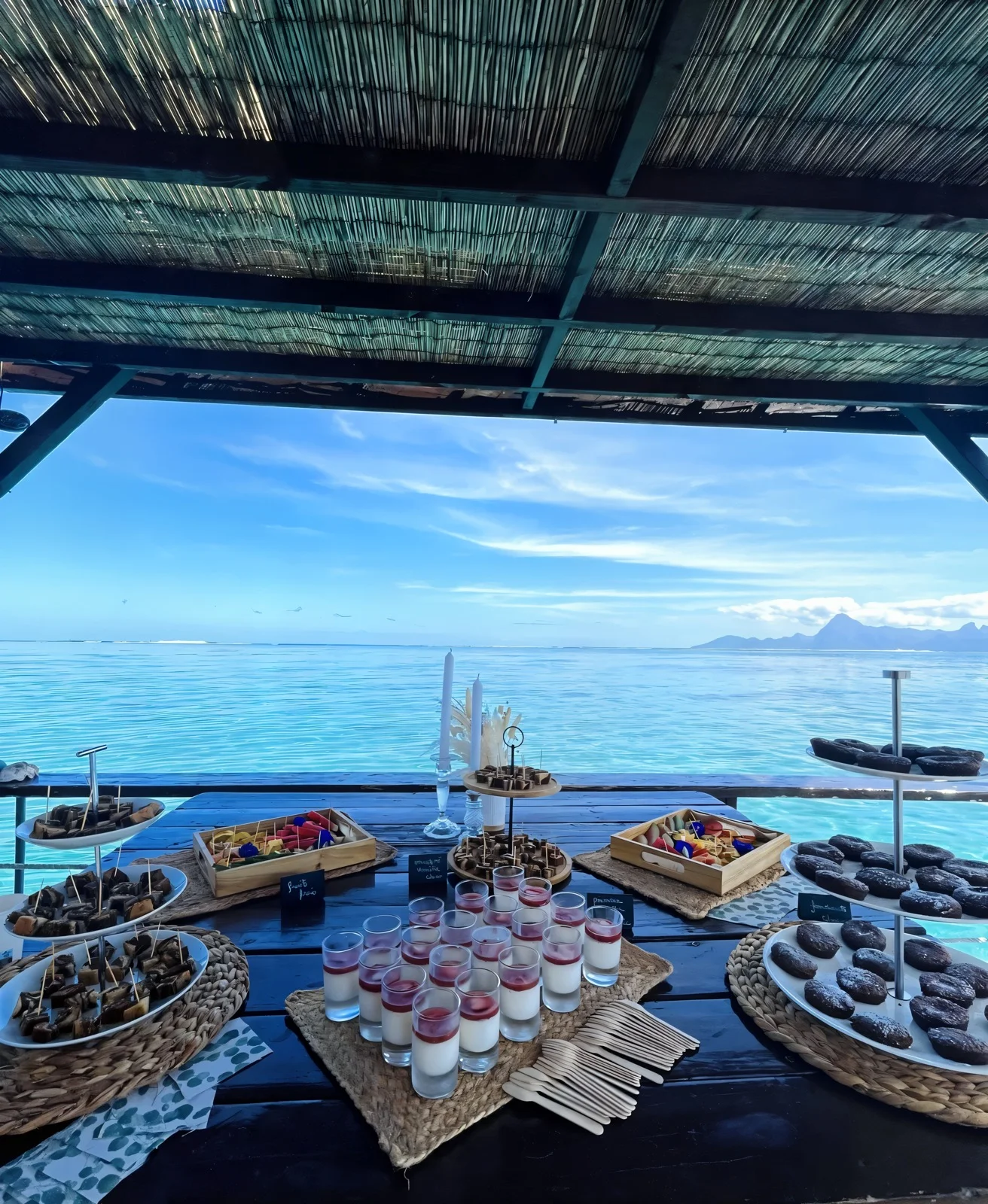Buffet desserts GWAKA en bungalow sur lagon