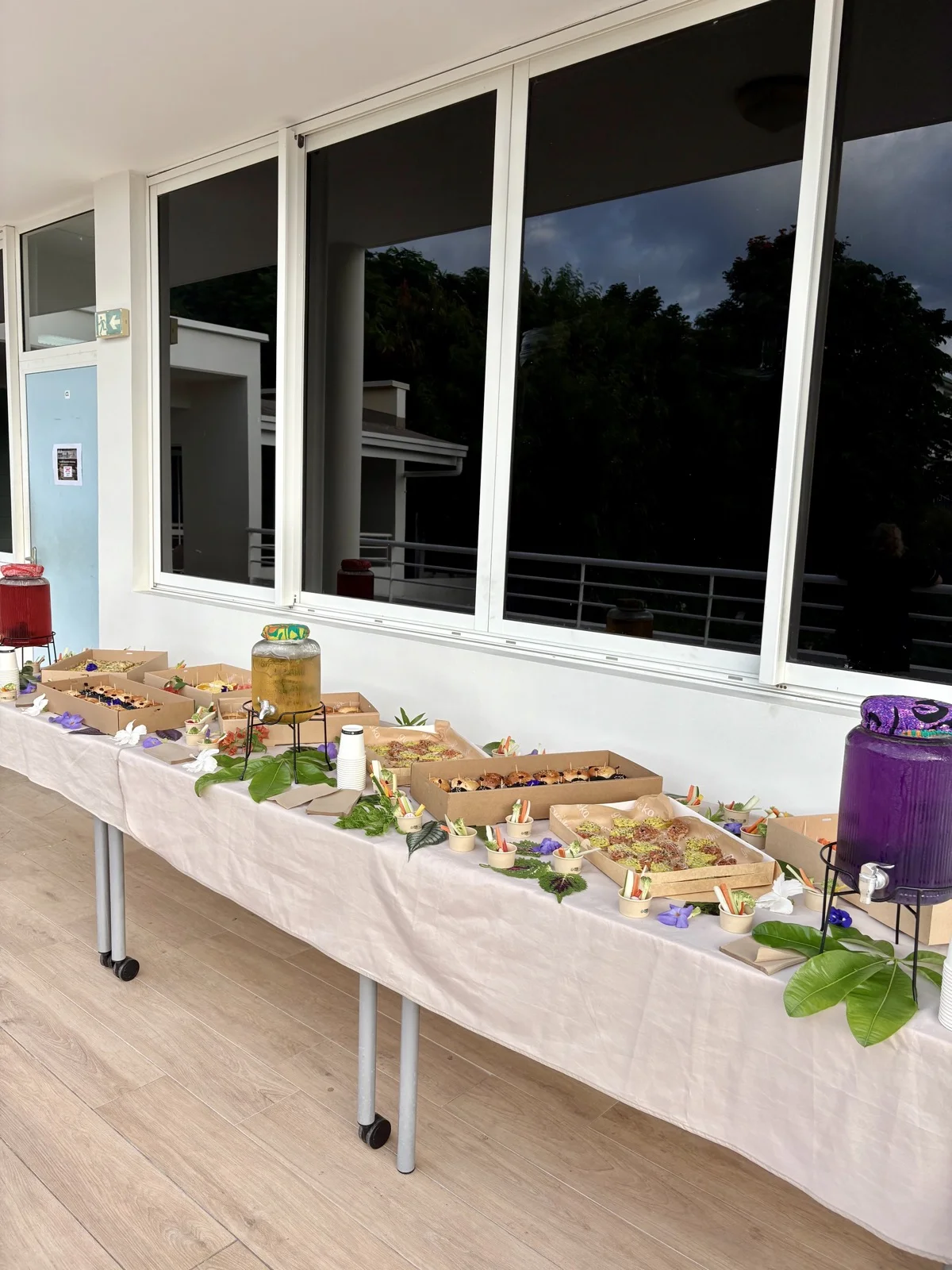 Long buffet GWAKA en terrasse